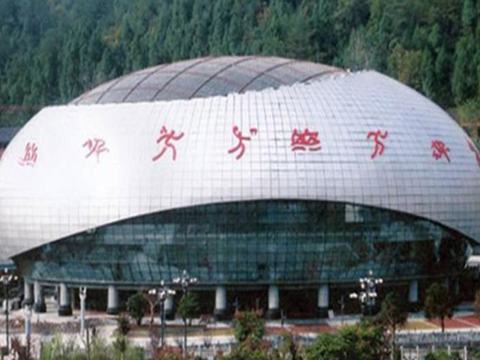 昆明體育中心球形網(wǎng)架加工安裝